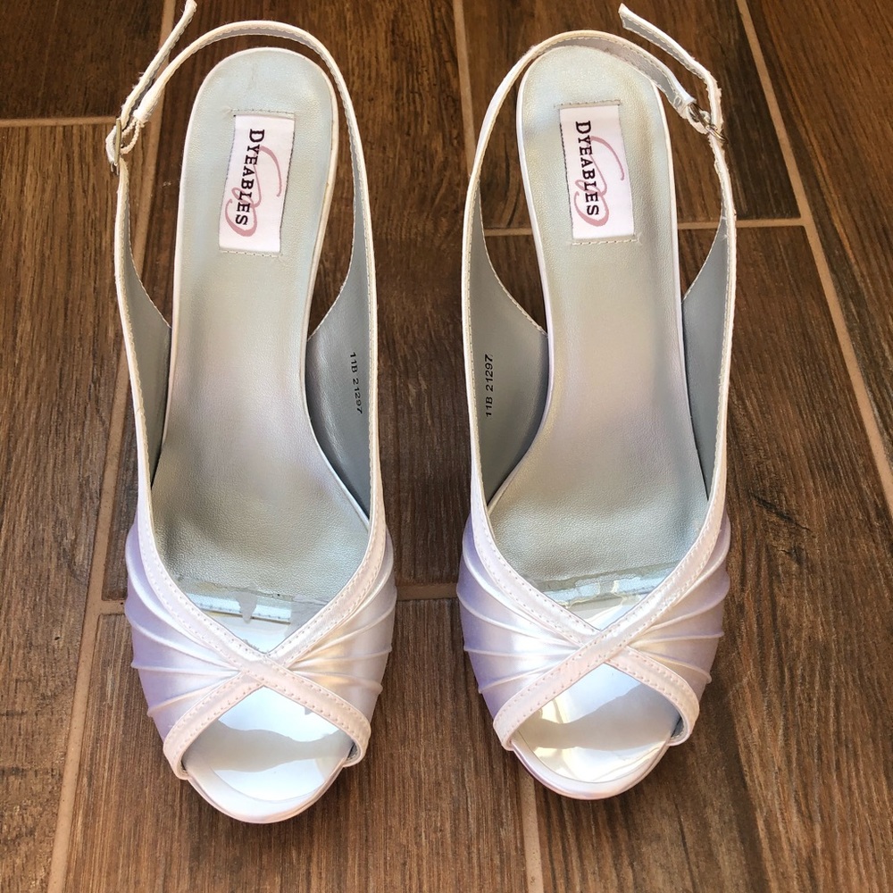 Women’s dyeable bridal shoe/heels